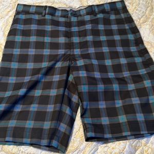 Men’s golf shorts